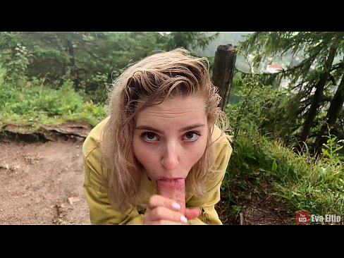 ❤️ Fáinleogann cailín cum tar éis blowjob poiblí - Eva Elfi ❤️ Gnéas ardchaighdeáin linn